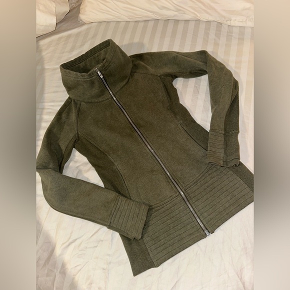 Lululemon Radiant Jacket. Dark Olive Green . Sz 4. - Picture 2 of 11